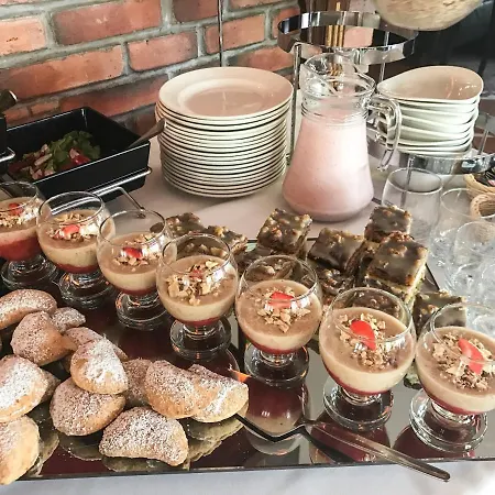 לינה וארוחת בוקר Dw California